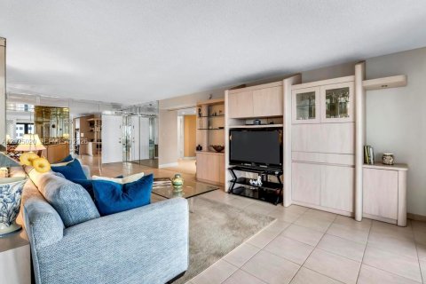 Condo in Hollywood, Florida, 2 bedrooms № 2243569 - photo 10