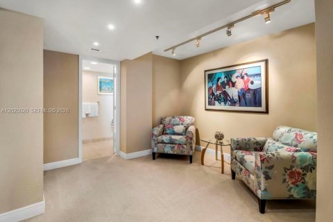 Condo in Hollywood, Florida, 2 bedrooms № 2243569 - photo 18
