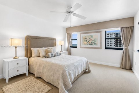 Condo in Hollywood, Florida, 2 bedrooms № 2243569 - photo 25