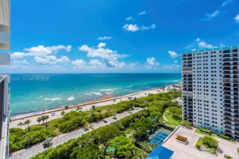 Condo in Hollywood, Florida, 2 bedrooms № 2243569 - photo 3