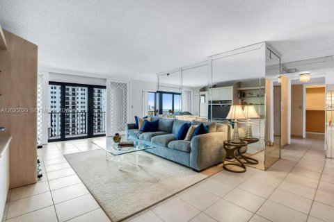Condo in Hollywood, Florida, 2 bedrooms № 2243569 - photo 7