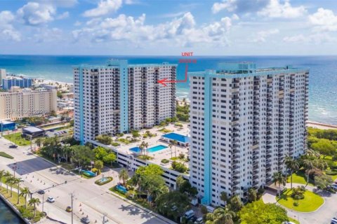 Condo in Hollywood, Florida, 2 bedrooms № 2243569 - photo 5
