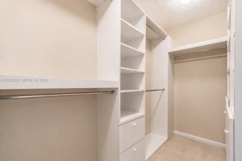 Condo in Hollywood, Florida, 2 bedrooms № 2243569 - photo 23
