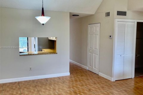 Снять в аренду квартиру в Майами-Гарденс, Флорида 2 спальни, № 1882659 - фото 18