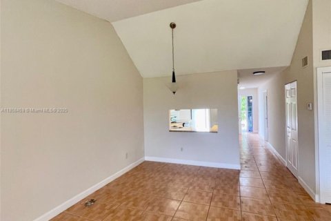 Снять в аренду квартиру в Майами-Гарденс, Флорида 2 спальни, № 1882659 - фото 15