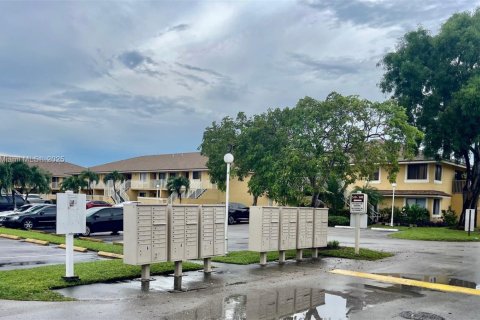 Снять в аренду квартиру в Майами-Гарденс, Флорида 2 спальни, № 1882659 - фото 2