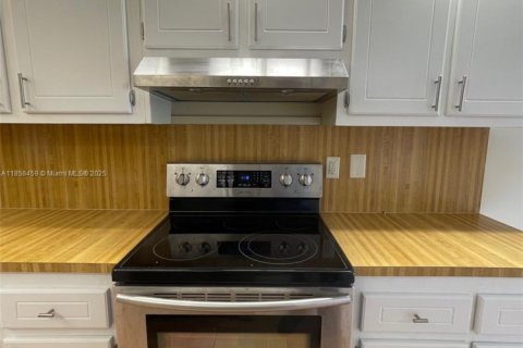 Снять в аренду квартиру в Майами-Гарденс, Флорида 2 спальни, № 1882659 - фото 8