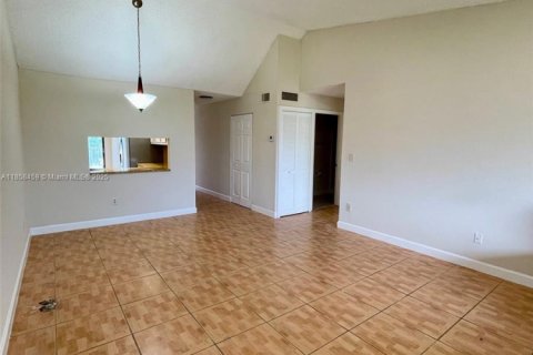 Снять в аренду квартиру в Майами-Гарденс, Флорида 2 спальни, № 1882659 - фото 19