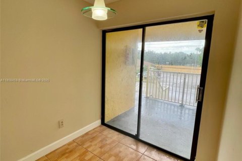 Снять в аренду квартиру в Майами-Гарденс, Флорида 2 спальни, № 1882659 - фото 5