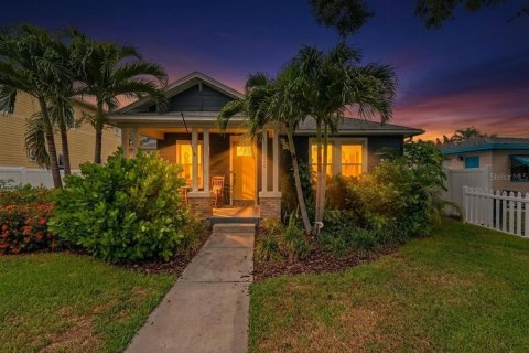 Villa ou maison à vendre à Saint Petersburg, Floride: 4 chambres, 280.38 m2 № 2199877 - photo 2