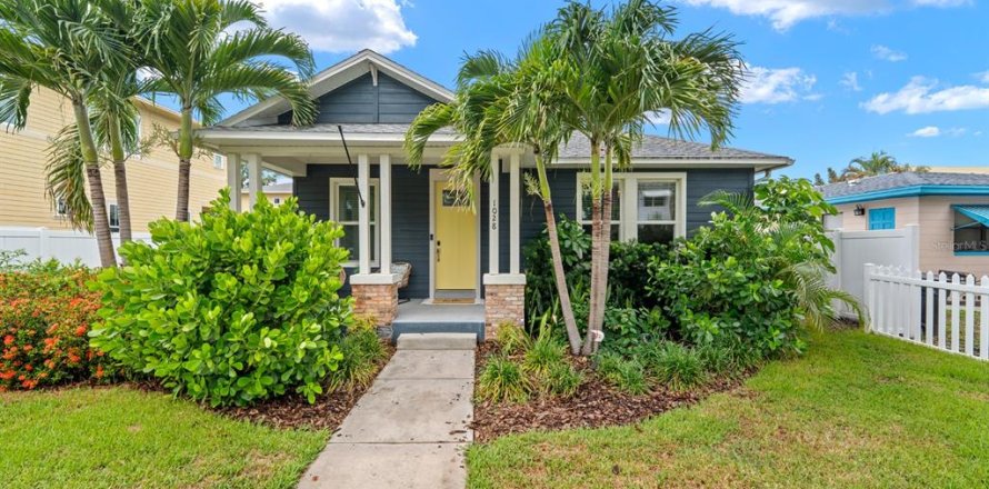 Villa ou maison à Saint Petersburg, Floride 4 chambres, 280.38 m2 № 2199877