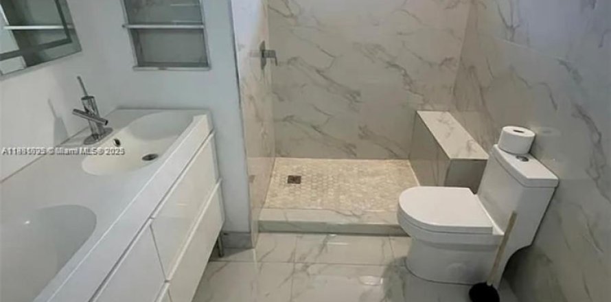 Condominio en Miami, Florida, 1 dormitorio № 1867019