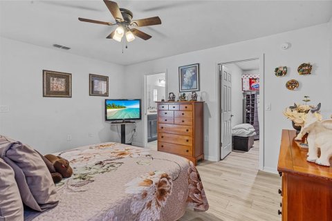 House in Winter Haven, Florida 3 bedrooms, 144.28 sq.m. № 1833275 - photo 18
