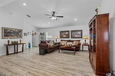 House in Winter Haven, Florida 3 bedrooms, 144.28 sq.m. № 1833275 - photo 9