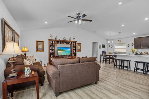 House in Winter Haven, Florida 3 bedrooms, 144.28 sq.m. № 1833275 - photo 8