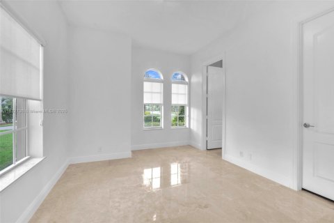 House in Weston, Florida 6 bedrooms, 622.63 sq.m. № 1809444 - photo 26