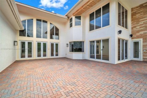 House in Weston, Florida 6 bedrooms, 622.63 sq.m. № 1809444 - photo 5