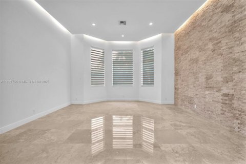 House in Weston, Florida 6 bedrooms, 622.63 sq.m. № 1809444 - photo 17