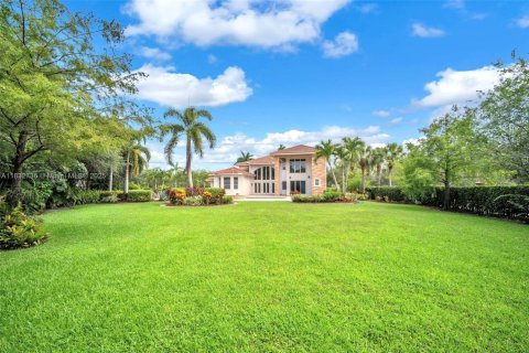House in Weston, Florida 6 bedrooms, 622.63 sq.m. № 1809444 - photo 4