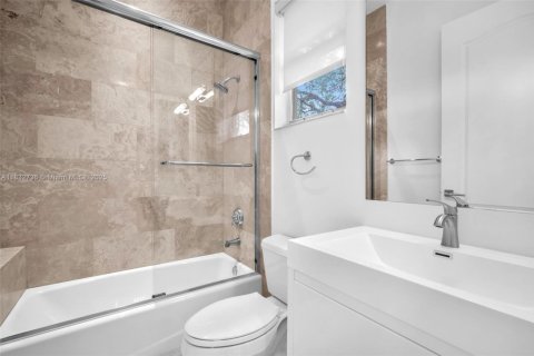 House in Weston, Florida 6 bedrooms, 622.63 sq.m. № 1809444 - photo 25