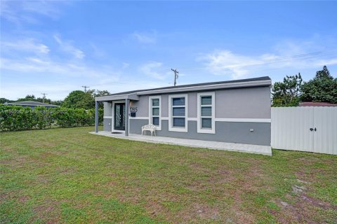 House in Miami, Florida 3 bedrooms, 114.55 sq.m. № 1955196 - photo 2