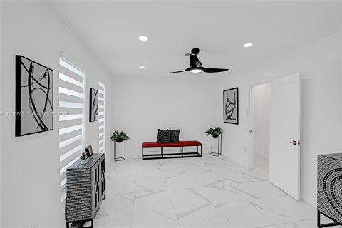 House in Miami, Florida 3 bedrooms, 114.55 sq.m. № 1955196 - photo 10