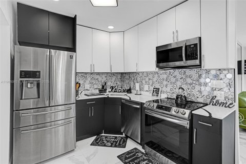 House in Miami, Florida 3 bedrooms, 114.55 sq.m. № 1955196 - photo 27