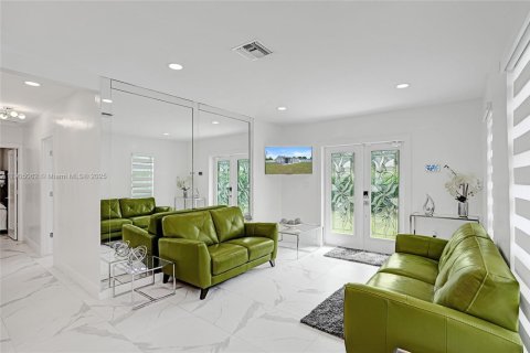 House in Miami, Florida 3 bedrooms, 114.55 sq.m. № 1955196 - photo 6