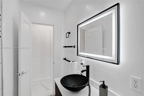 House in Miami, Florida 3 bedrooms, 114.55 sq.m. № 1955196 - photo 13