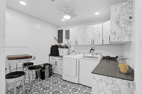 House in Miami, Florida 3 bedrooms, 114.55 sq.m. № 1955196 - photo 22