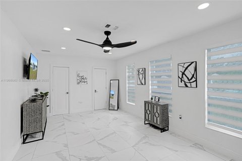House in Miami, Florida 3 bedrooms, 114.55 sq.m. № 1955196 - photo 7