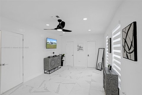 House in Miami, Florida 3 bedrooms, 114.55 sq.m. № 1955196 - photo 8
