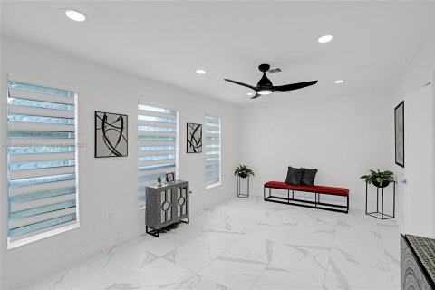 House in Miami, Florida 3 bedrooms, 114.55 sq.m. № 1955196 - photo 9