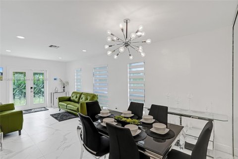 House in Miami, Florida 3 bedrooms, 114.55 sq.m. № 1955196 - photo 23