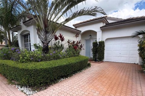 Villa ou maison à vendre à Doral, Floride: 3 chambres, 153.1 m2 № 1949700 - photo 2