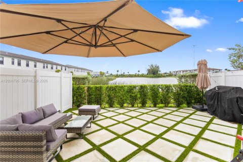 Touwnhouse à vendre à Miami Gardens, Floride: 3 chambres, 148.18 m2 № 2170946 - photo 8