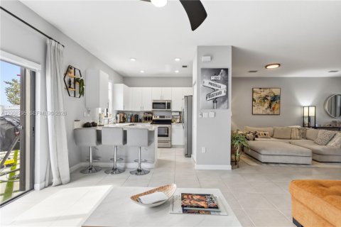 Touwnhouse à vendre à Miami Gardens, Floride: 3 chambres, 148.18 m2 № 2170946 - photo 19