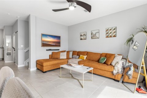 Touwnhouse à vendre à Miami Gardens, Floride: 3 chambres, 148.18 m2 № 2170946 - photo 21