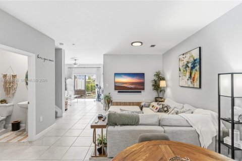 Touwnhouse à vendre à Miami Gardens, Floride: 3 chambres, 148.18 m2 № 2170946 - photo 12