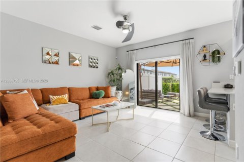 Touwnhouse à vendre à Miami Gardens, Floride: 3 chambres, 148.18 m2 № 2170946 - photo 16