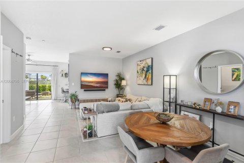 Touwnhouse à vendre à Miami Gardens, Floride: 3 chambres, 148.18 m2 № 2170946 - photo 14