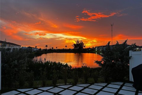 Touwnhouse à vendre à Miami Gardens, Floride: 3 chambres, 148.18 m2 № 2170946 - photo 3
