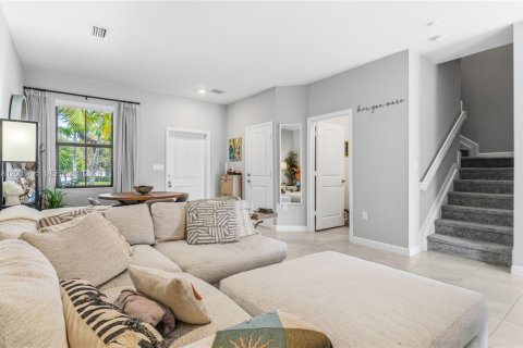 Touwnhouse à vendre à Miami Gardens, Floride: 3 chambres, 148.18 m2 № 2170946 - photo 13
