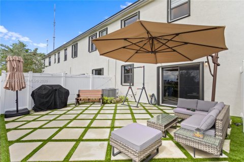 Touwnhouse à vendre à Miami Gardens, Floride: 3 chambres, 148.18 m2 № 2170946 - photo 7