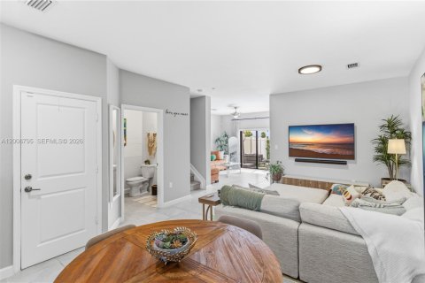 Touwnhouse à vendre à Miami Gardens, Floride: 3 chambres, 148.18 m2 № 2170946 - photo 11