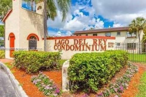 Condominio en venta en Miami, Florida, 3 dormitorios, 115.2 m2 № 1881823 - foto 1