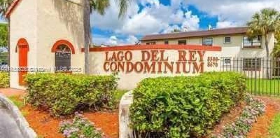 Condominio en Miami, Florida, 3 dormitorios  № 1881823