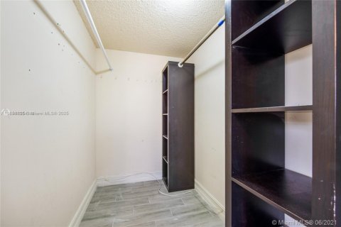 Condominio en venta en Miami, Florida, 3 dormitorios, 115.2 m2 № 1881823 - foto 11