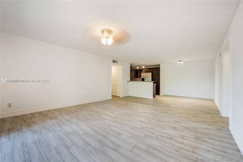 Condominio en venta en Miami, Florida, 3 dormitorios, 115.2 m2 № 1881823 - foto 5