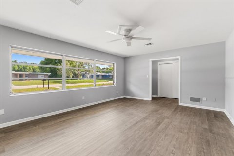 House in Winter Haven, Florida 3 bedrooms, 175.77 sq.m. № 2237247 - photo 10